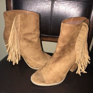 Tan Suede Dolce Vita Fringe Booties Boots Size 8.5